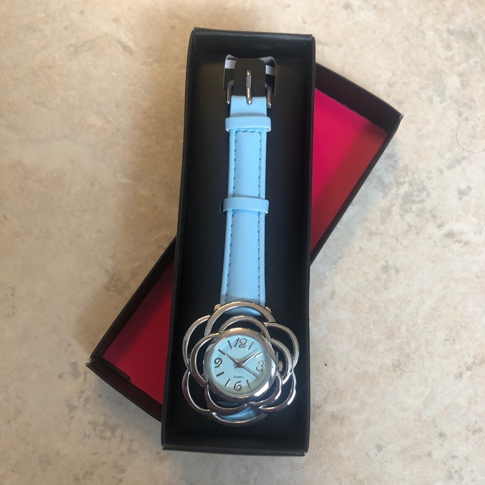 NIB Avon Full Bloom Flower Watch Blue Silver